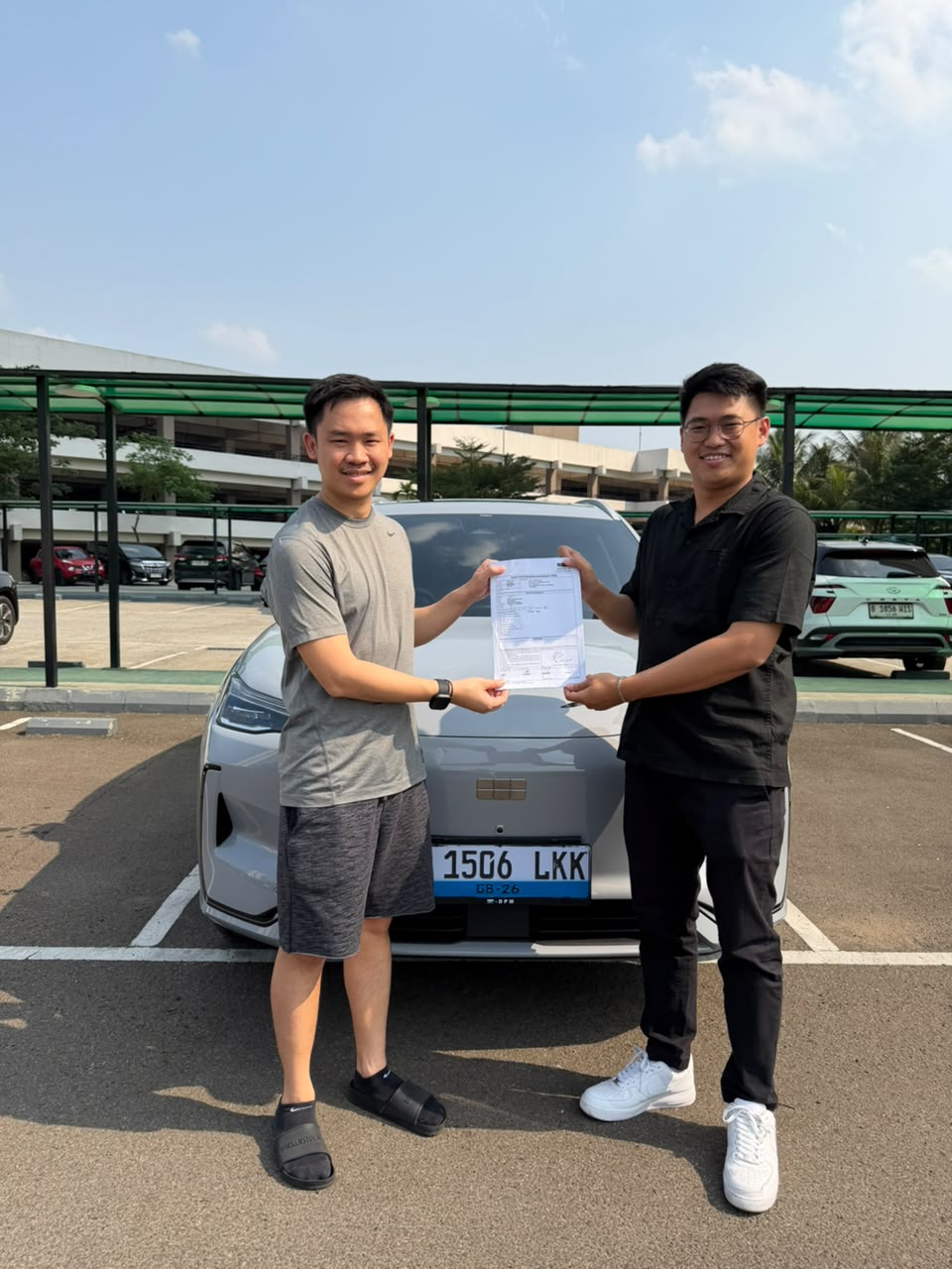 Momen Serah Terima Unit Geely BSD