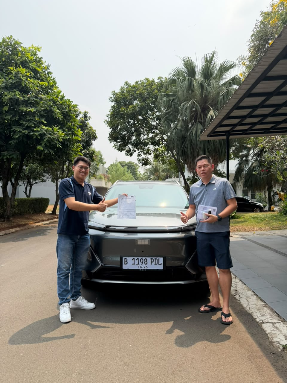 Momen Serah Terima Unit Geely BSD
